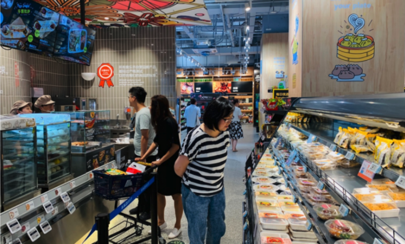 Fresh-food counter and ready-to-eat meals at Aldi’s Jing’an store