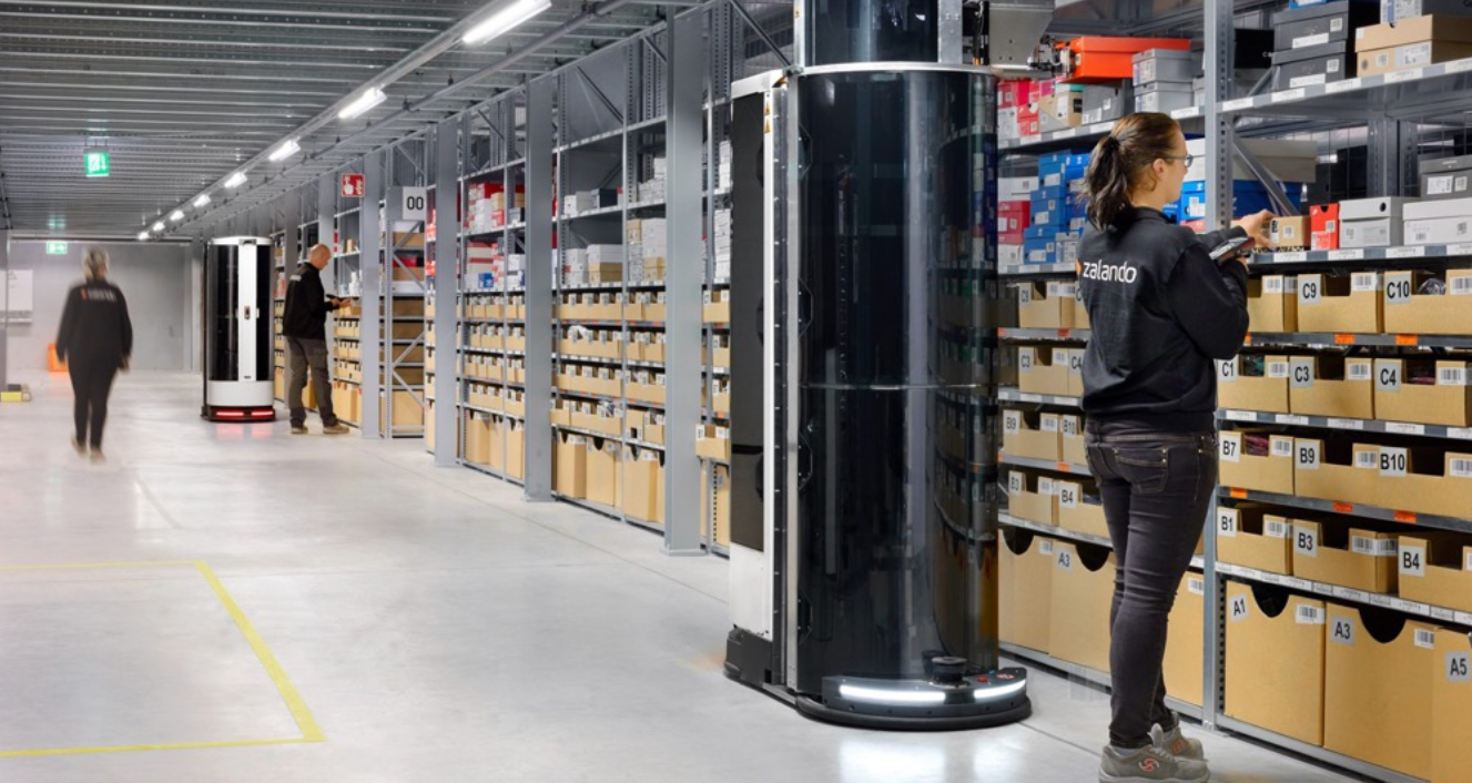 Zalando, in collaboration with Magazino, trialing its logistics robot TORU alongside employees at its distribution center in Erfurt, Germany